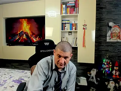 SpartacusDaddy48 online show from February 21, 2:52 pm