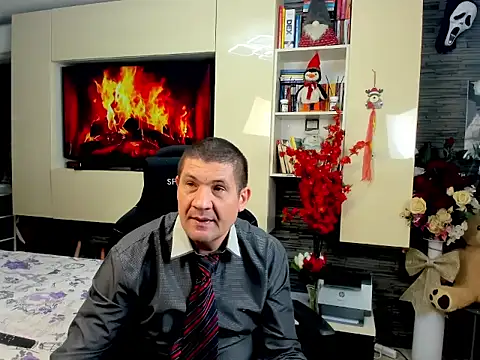 SpartacusDaddy48 online show from March 12, 6:12 pm