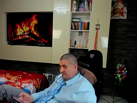 SpartacusDaddy48 online show from January 7, 10:59 pm