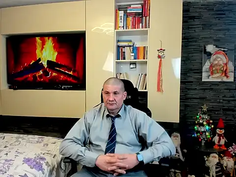 SpartacusDaddy48 online show from February 17, 4:21 am