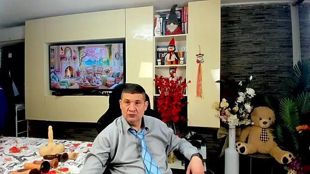 SpartacusDaddy48 online show from April 4, 8:32 am