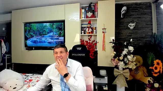 SpartacusDaddy48 online show from April 14, 11:21 pm