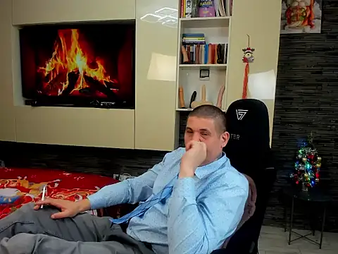 SpartacusDaddy48 online show from January 13, 7:18 pm