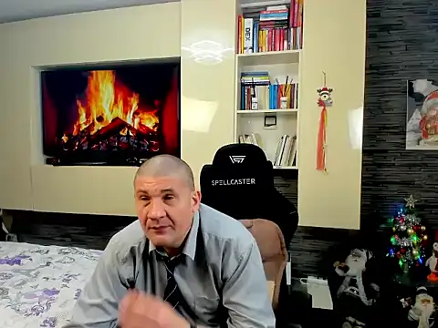 SpartacusDaddy48 online show from February 18, 5:27 am