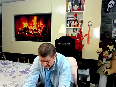 SpartacusDaddy48 online show from March 11, 8:47 pm