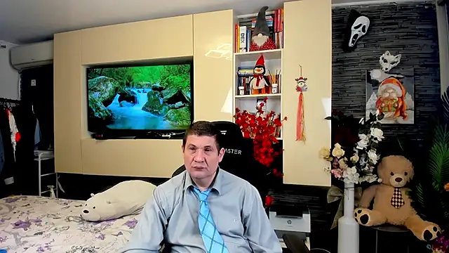 SpartacusDaddy48 online show from March 29, 3:41 am