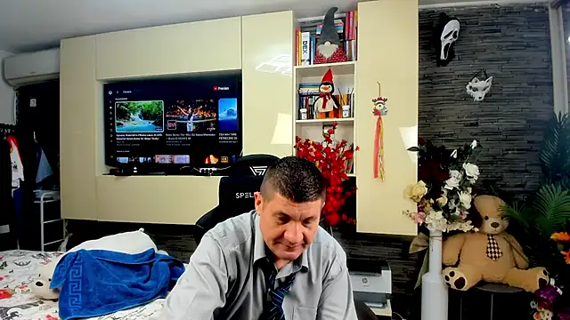 SpartacusDaddy48 online show from April 8, 8:27 am