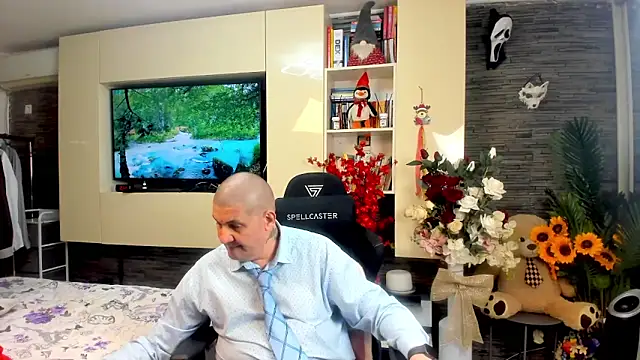 SpartacusDaddy48 online show from April 29, 9:54 pm