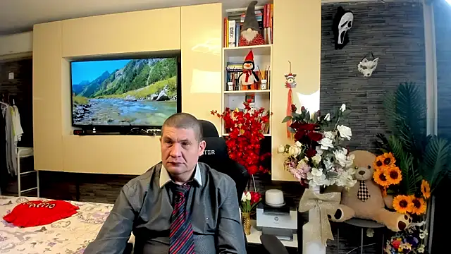 SpartacusDaddy48 online show from May 9, 8:56 pm