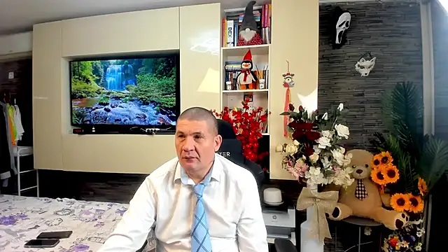 SpartacusDaddy48 online show from May 6, 11:47 am