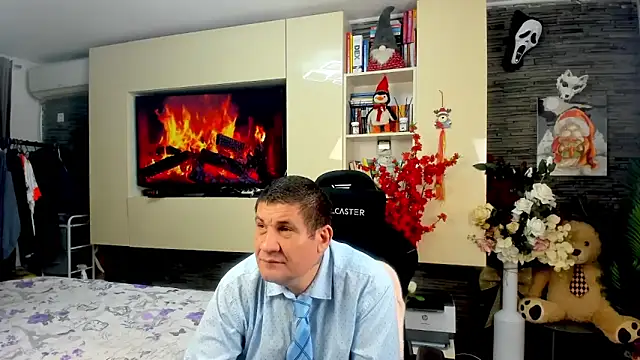 SpartacusDaddy48 online show from March 26, 12:47 pm