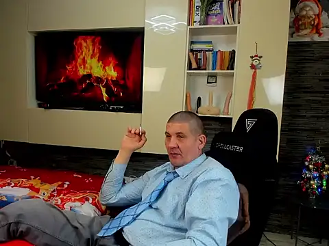 SpartacusDaddy48 online show from January 8, 11:11 pm