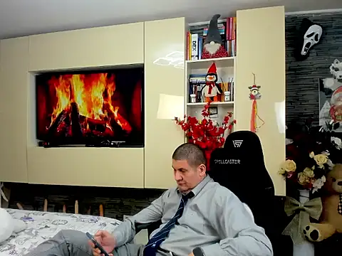 SpartacusDaddy48 online show from March 2, 5:08 am