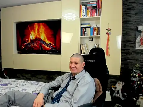 SpartacusDaddy48 online show from February 18, 6:26 pm