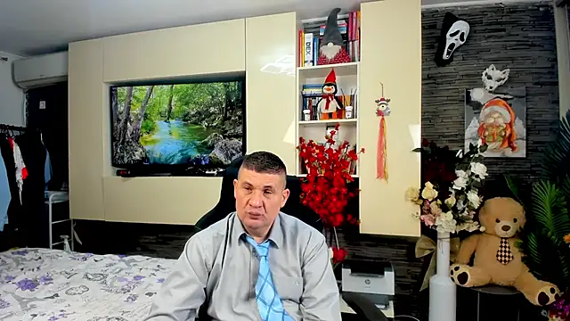 SpartacusDaddy48 online show from March 29, 4:52 pm