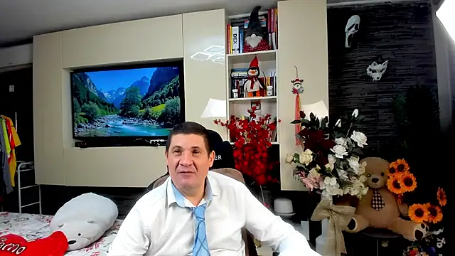 SpartacusDaddy48 online show from June 2, 6:24 am