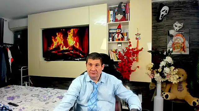 SpartacusDaddy48 online show from March 27, 12:17 pm