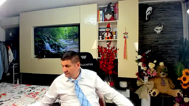 SpartacusDaddy48 online show from April 10, 6:09 am