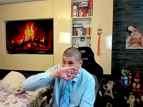 SpartacusDaddy48 online show from February 24, 5:47 pm