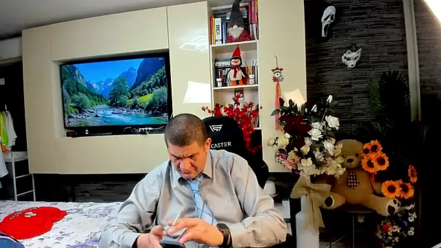 SpartacusDaddy48 online show from May 13, 5:25 am