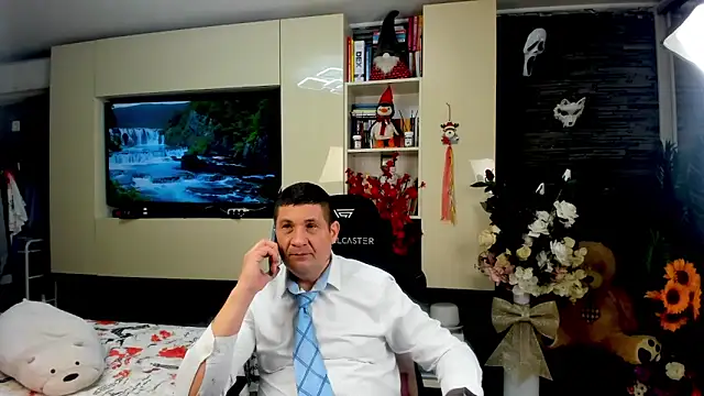 SpartacusDaddy48 online show from April 14, 11:15 am