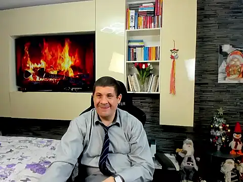 SpartacusDaddy48 online show from February 14, 4:45 am