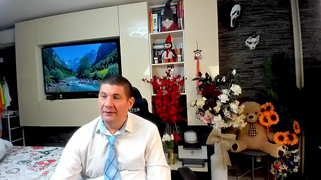 SpartacusDaddy48 online show from May 20, 3:53 pm