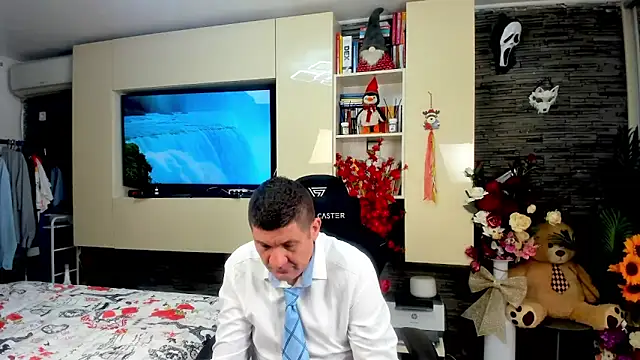 SpartacusDaddy48 online show from April 11, 5:59 am