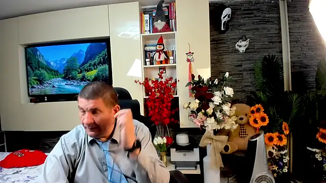 SpartacusDaddy48 online show from May 15, 12:03 pm
