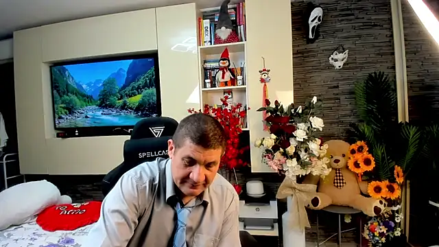 SpartacusDaddy48 online show from May 17, 4:40 pm