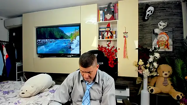 SpartacusDaddy48 online show from March 31, 6:37 am