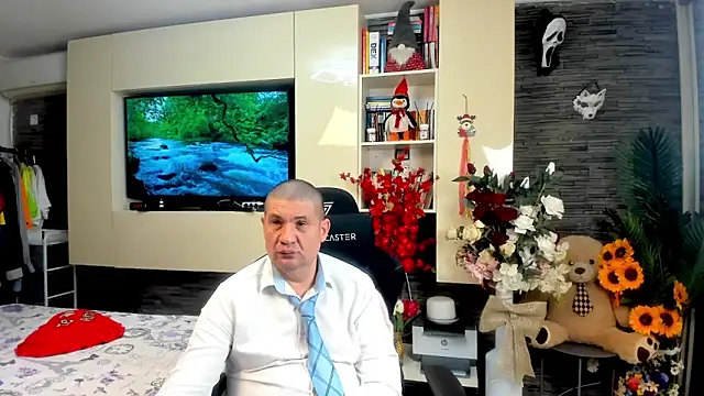 SpartacusDaddy48 online show from May 3, 11:47 am