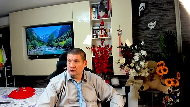SpartacusDaddy48 online show from May 16, 7:46 pm