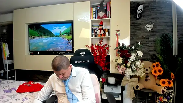 SpartacusDaddy48 online show from May 8, 2:37 am