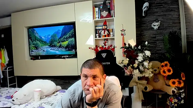 SpartacusDaddy48 online show from May 16, 12:09 am