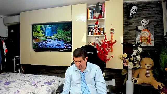 SpartacusDaddy48 online show from March 28, 12:22 am