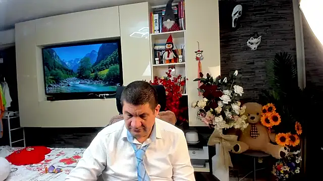 SpartacusDaddy48 online show from May 23, 12:48 pm