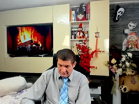 SpartacusDaddy48 online show from March 19, 8:53 pm