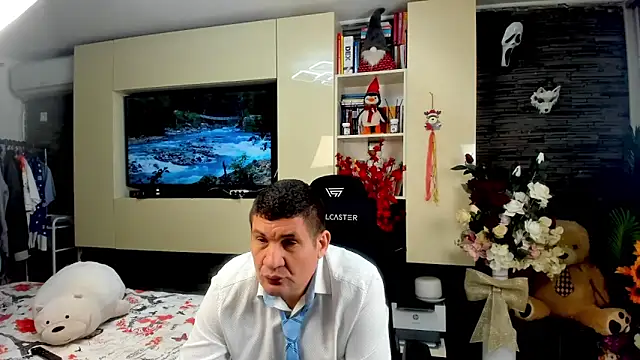 SpartacusDaddy48 online show from April 19, 10:49 am