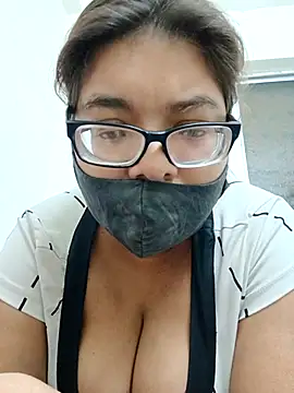 Snapshot of Elie_couple143 chatting on November 20, 6:30 pm Elie couple143 online show from November 20, 6:30 pm