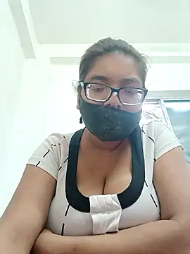 Snapshot of Elie_couple143 chatting on October 2, 8:18 am Elie couple143 online show from October 2, 8:18 am