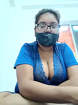 Snapshot of Elie_couple143 chatting on October 20, 9:43 am Elie couple143 online show from October 20, 9:43 am