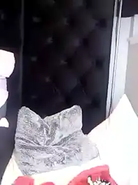 Snapshot of sweetnjuicyyy chatting on November 22, 6:23 am sweetnjuicyyy online show from November 22, 6:23 am