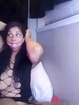 Snapshot of sweetnjuicyyy chatting on November 19, 6:35 am sweetnjuicyyy online show from November 19, 6:35 am