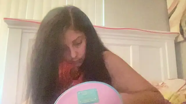 Snapshot of sweetnjuicyyy chatting on October 12, 12:12 am sweetnjuicyyy online show from October 12, 12:12 am