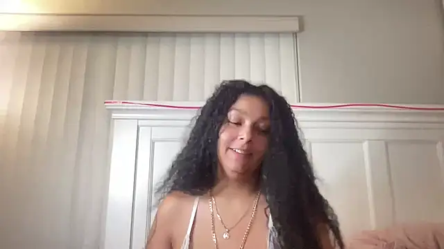 Snapshot of sweetnjuicyyy chatting on October 10, 4:13 am sweetnjuicyyy online show from October 10, 4:13 am