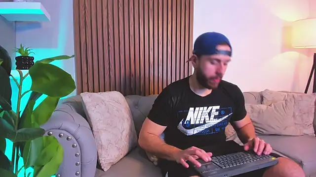 Maximo Wolff online show from April 8, 7:15 pm