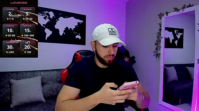 Maximo Wolff online show from December 5, 8:17 pm