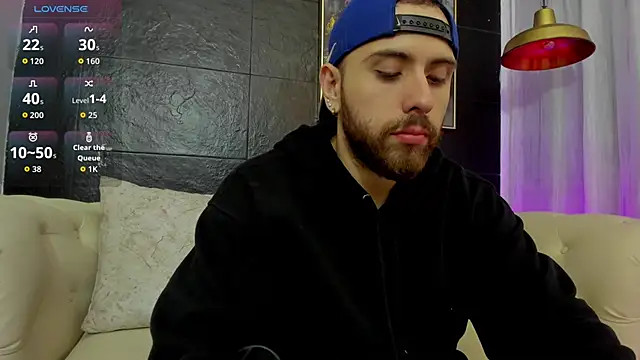 Maximo Wolff online show from November 9, 9:30 pm