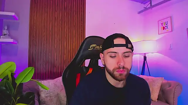 Maximo Wolff online show from February 4, 7:53 pm